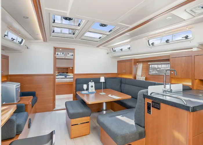 Private Sail Yacht On The Amalfi Coast Escape The Crowds In Style Tekne Positano