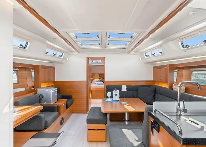 Private Sail Yacht On The Amalfi Coast Escape The Crowds In Style Tekne Positano