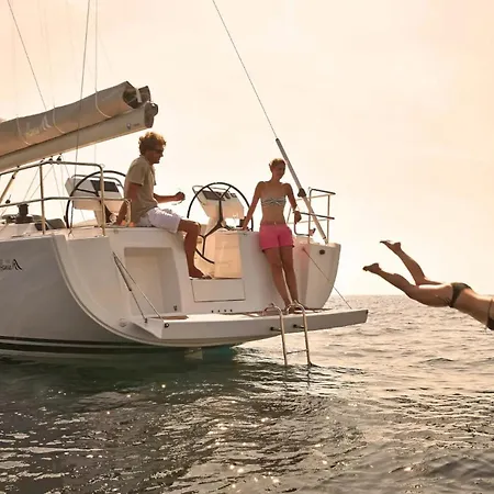 Private Sail Yacht On The Amalfi Coast Escape The Crowds In Style * 波西塔諾