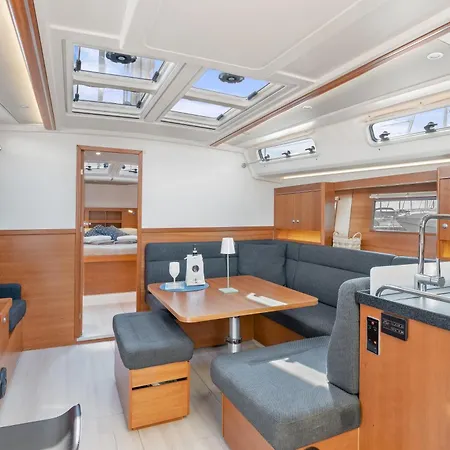 Private Sail Yacht On The Amalfi Coast Escape The Crowds In Style بوتيل بوسيتانو