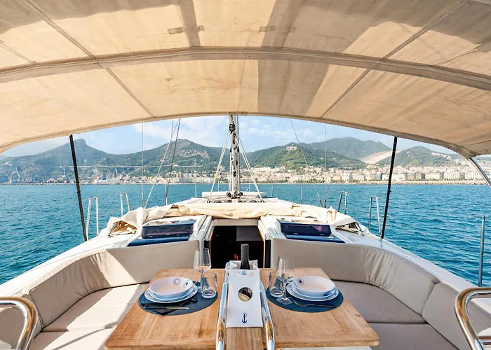 Private Sail Yacht On The Amalfi Coast Escape The Crowds In Style Båthotell